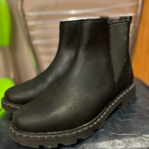 Size 7.5 Sorel boots. Worn twice.